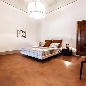 https://residenza-cavour.it-tuscanyhotel.com